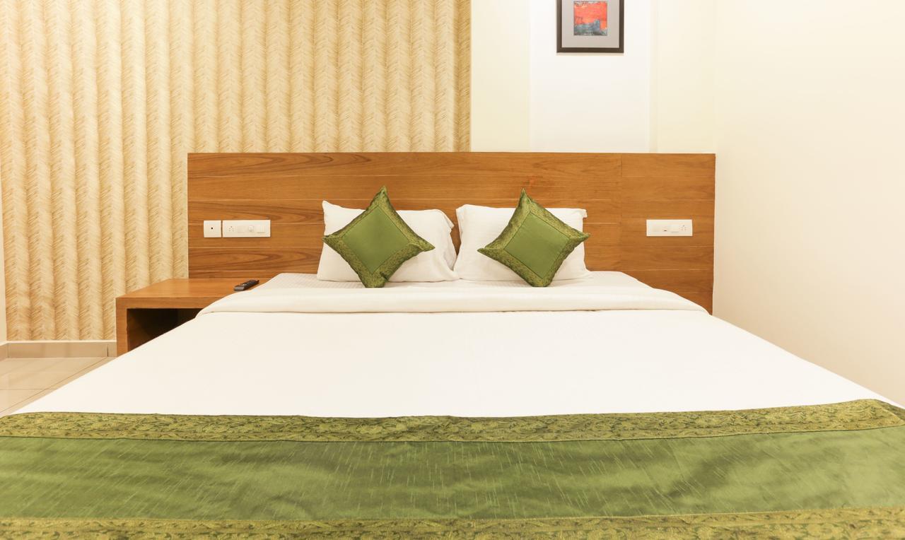 Treebo Trend Cmks Gulmohar Suites Kochi Eksteriør billede