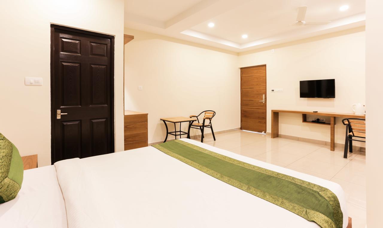 Treebo Trend Cmks Gulmohar Suites Kochi Eksteriør billede