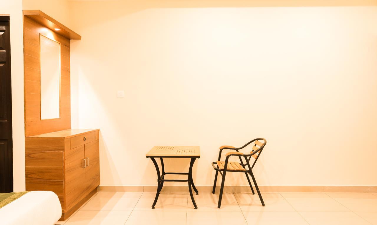 Treebo Trend Cmks Gulmohar Suites Kochi Eksteriør billede